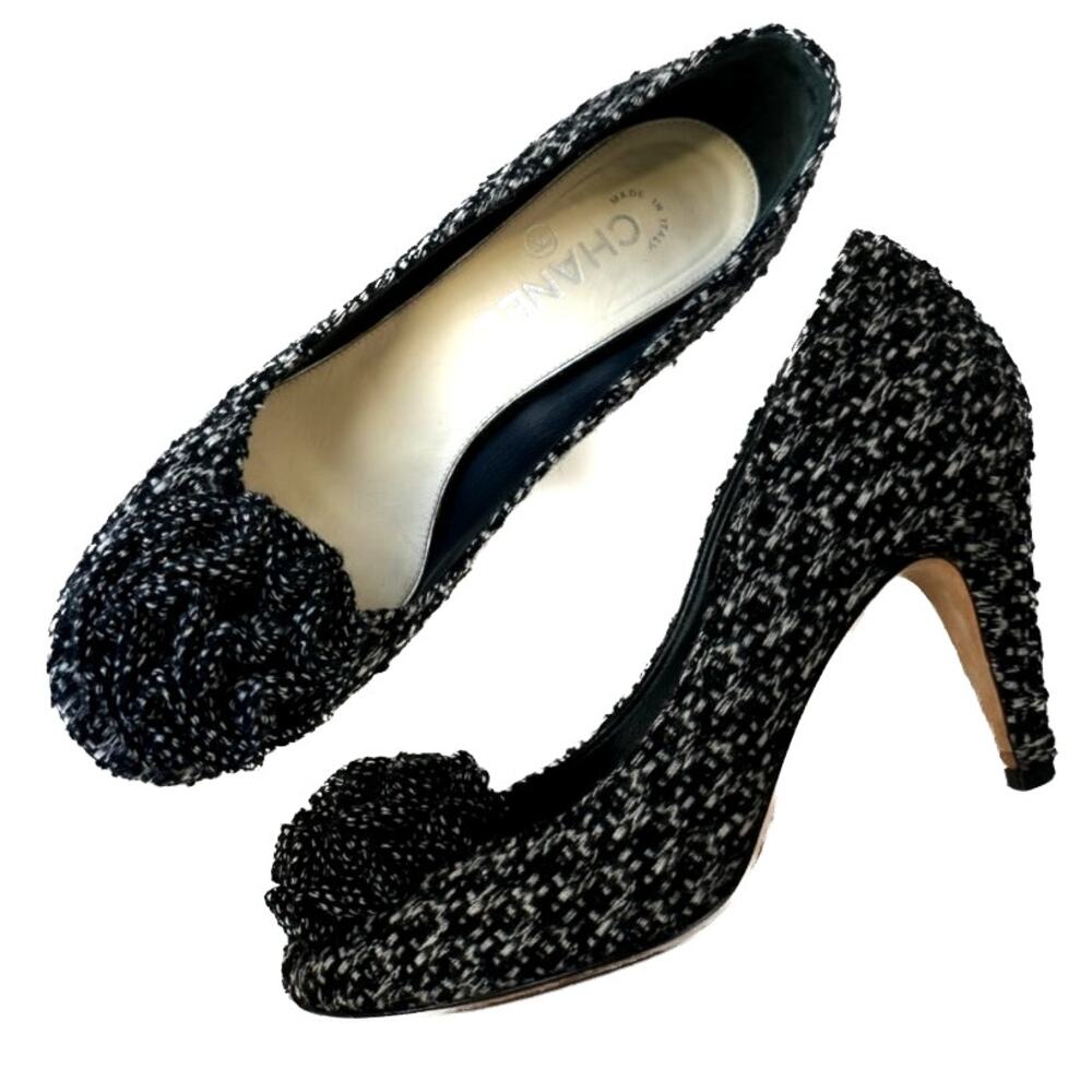CHANEL Classic Tweed CC Camellia Flower Heel Pumps Black White IT 38.5